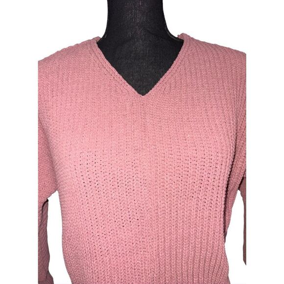 Chloe + Cyrus Tania V-neck Cropped Sweater - Picture 2 of 7